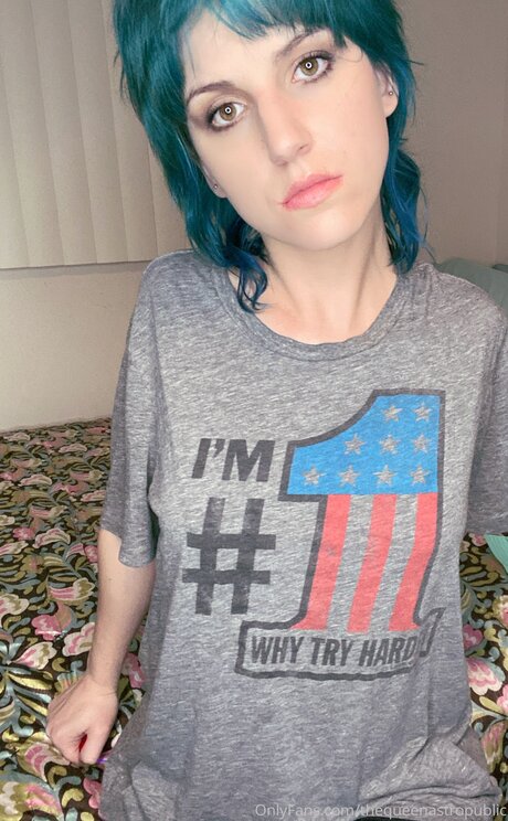 Thequeenastropublic