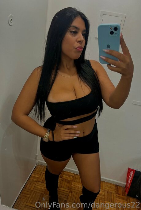 Naakte gelekte OnlyFans-foto van Dangerous22