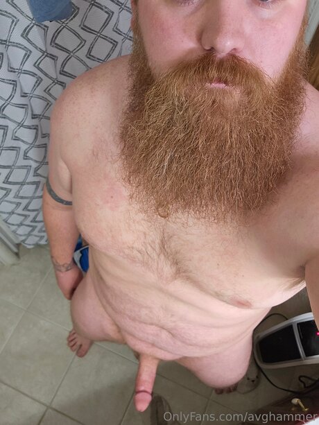 Naakte gelekte OnlyFans-foto van Avghammer