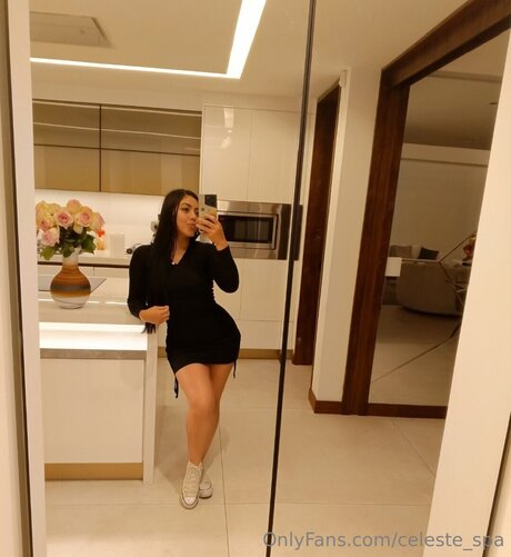 Naakte gelekte OnlyFans-foto van Celeste Spa