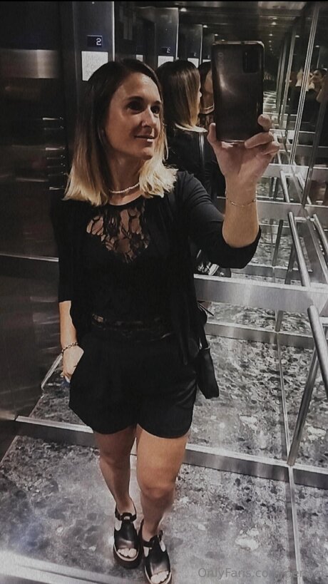 Naakte gelekte OnlyFans-foto van Lunanueva28