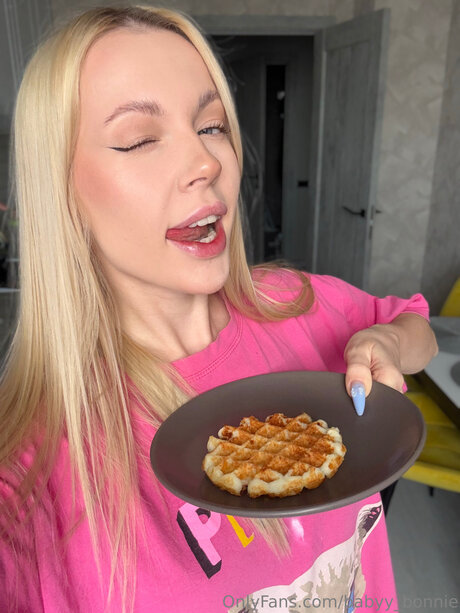 Naakte gelekte OnlyFans-foto van Babyy Bonnie