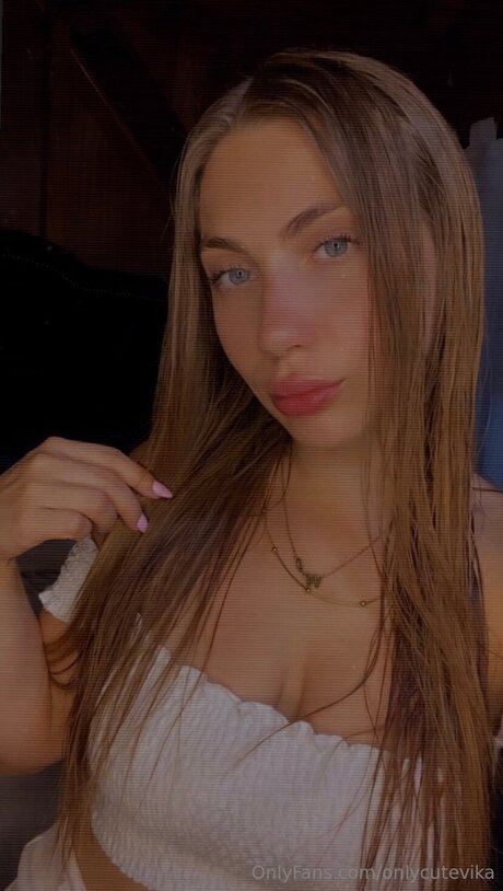 Naakte gelekte OnlyFans-foto van Onlycutevika