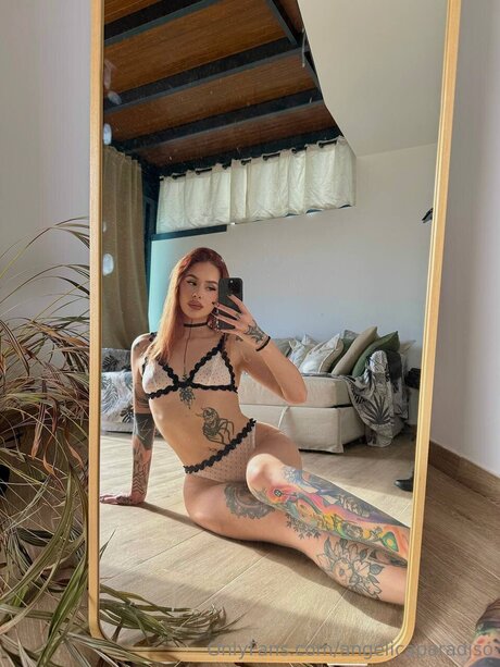 Naakte gelekte OnlyFans-foto van Angelicaparadiso
