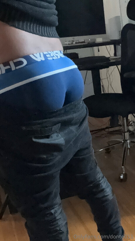 Naakte gelekte OnlyFans-foto van Donte011