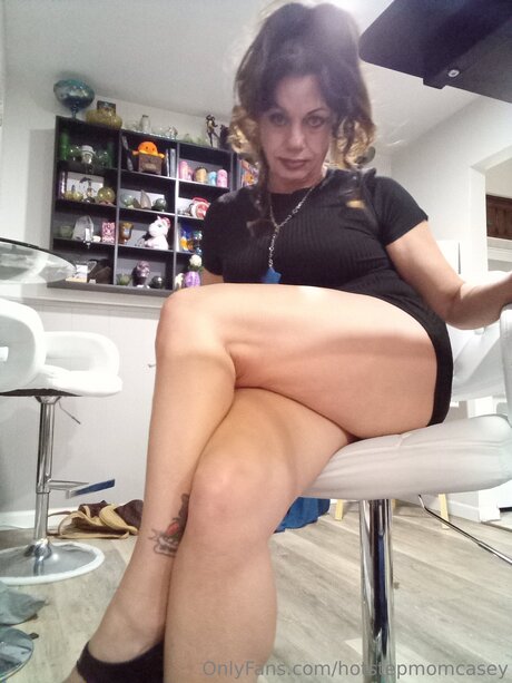 Naakte gelekte OnlyFans-foto van Hotstepmomcasey
