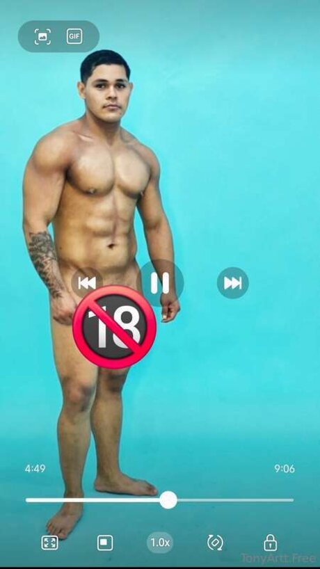 Naakte gelekte OnlyFans-foto van Tony Artt Free