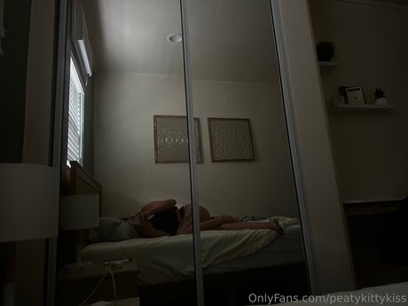 Naakte gelekte OnlyFans-foto van Peatykittykiss