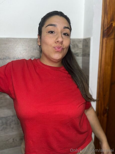Naakte gelekte OnlyFans-foto van Arisnai