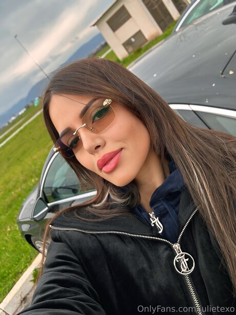 Naakte gelekte OnlyFans-foto van Julietexo