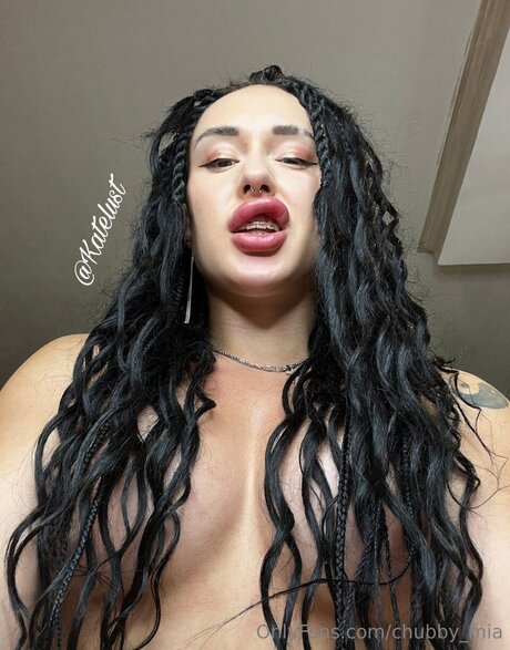 Naakte gelekte OnlyFans-foto van Chubby Mia