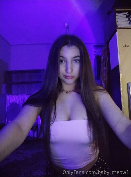 Naakte gelekte OnlyFans-foto van Baby Meow1