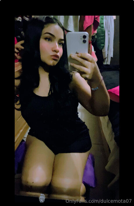 Naakte gelekte OnlyFans-foto van Dulcemota07