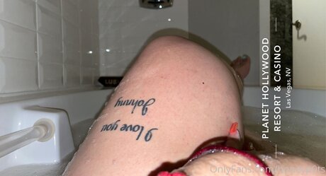 Naakte gelekte OnlyFans-foto van Honeyp0ts