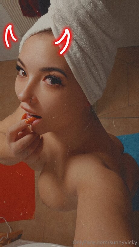 Naakte gelekte OnlyFans-foto van Sunnyvicky