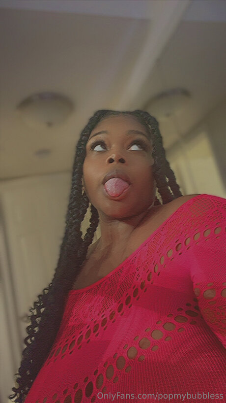 Naakte gelekte OnlyFans-foto van Popmybubbless