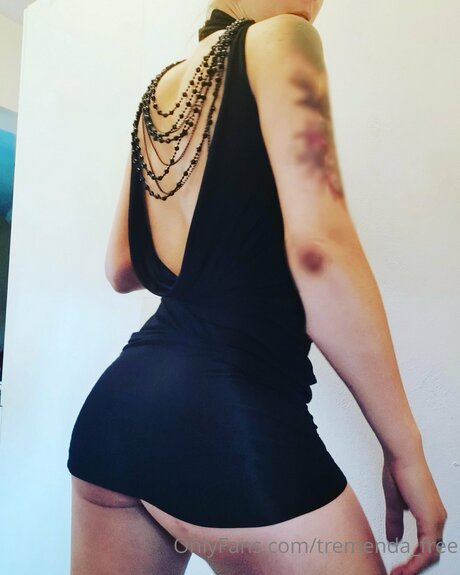 Naakte gelekte OnlyFans-foto van Tremenda Free