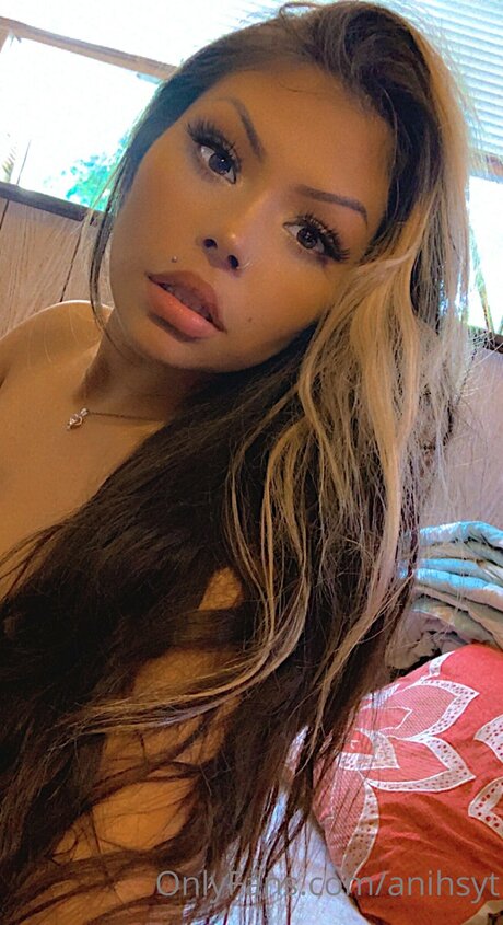 Naakte gelekte OnlyFans-foto van Anihsyt