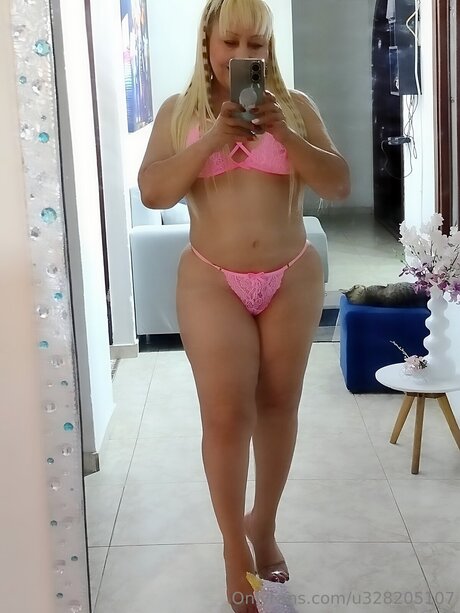 Naakte gelekte OnlyFans-foto van U328205107
