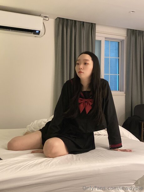 Naakte gelekte OnlyFans-foto van Lewdypie