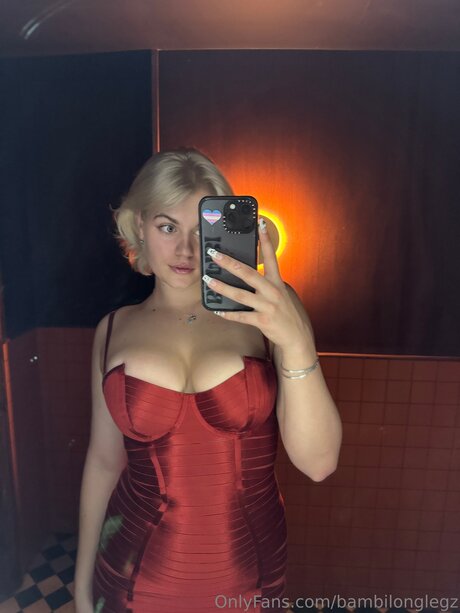 Naakte gelekte OnlyFans-foto van Bambilonglegz