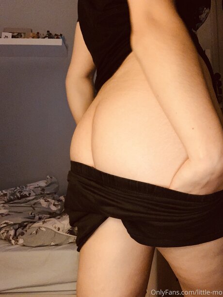 Naakte gelekte OnlyFans-foto van Little Mo