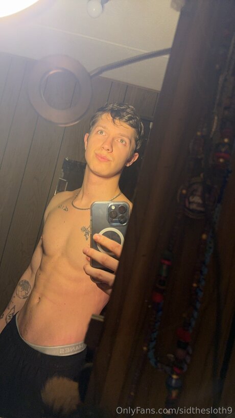 Naakte gelekte OnlyFans-foto van Sidthesloth9