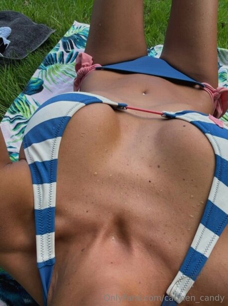 Naakte gelekte OnlyFans-foto van Carmen Candy