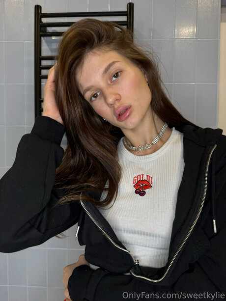 Naakte gelekte OnlyFans-foto van Kylie Oftv