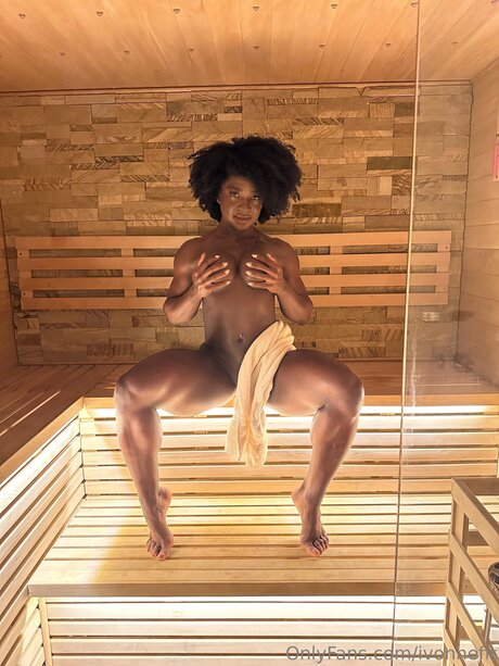 Naakte gelekte OnlyFans-foto van Ivonnefit