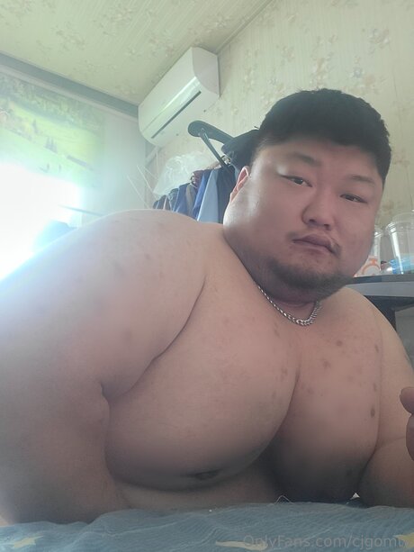 Naakte gelekte OnlyFans-foto van Cjgomtv