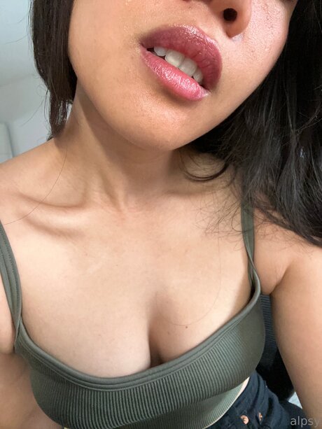 Naakte gelekte OnlyFans-foto van Alpsyyy