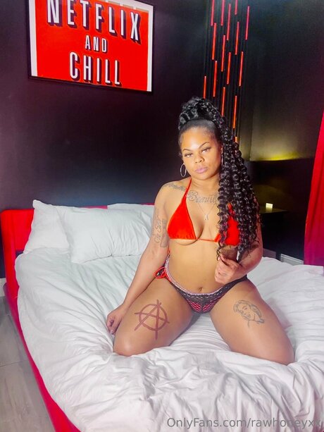 Naakte gelekte OnlyFans-foto van Rawhoneyxx