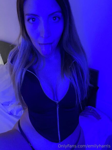 Naakte gelekte OnlyFans-foto van Emilyharris