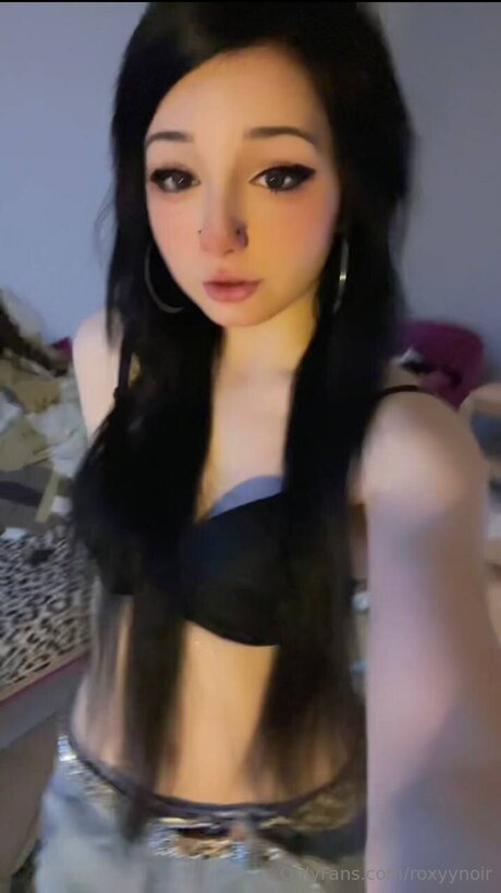 Naakte gelekte OnlyFans-foto van Roxyynoirrr
