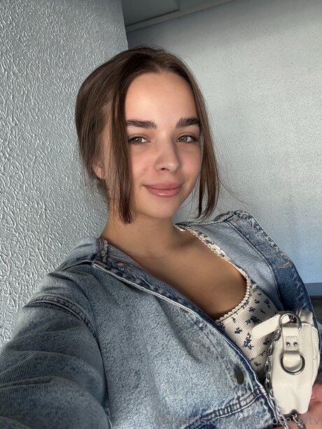 Naakte gelekte OnlyFans-foto van Mia Rose Oftv