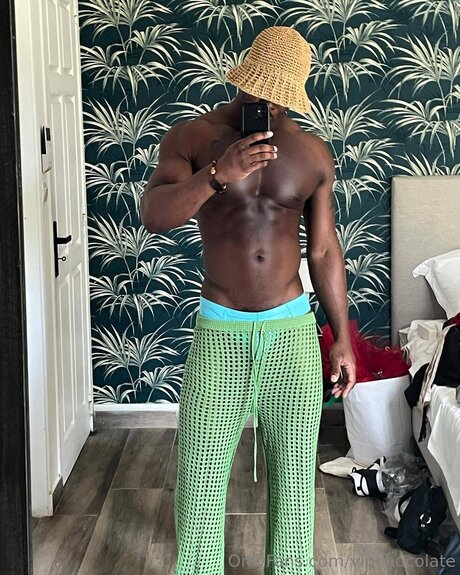 Naakte gelekte OnlyFans-foto van Vipchocolate