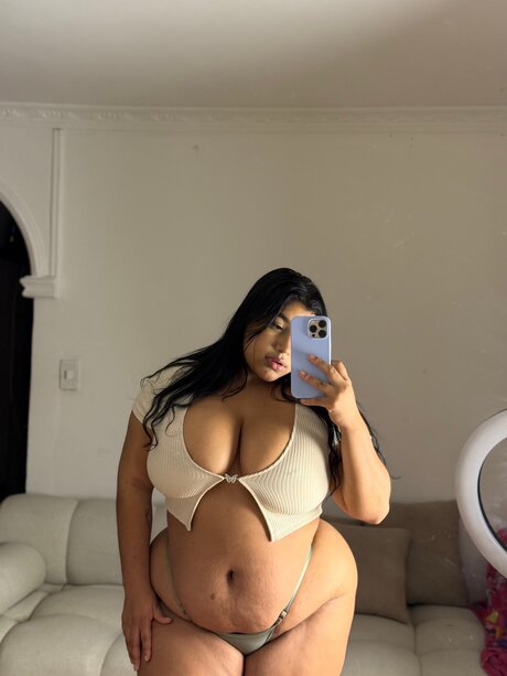 Naakte gelekte OnlyFans-foto van Sofiecasey