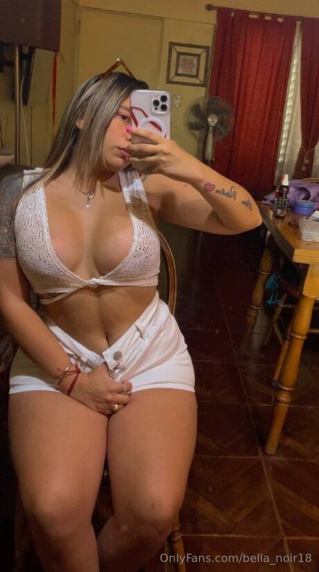 Bella Noir18
