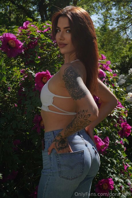 Naakte gelekte OnlyFans-foto van Dora Hihi