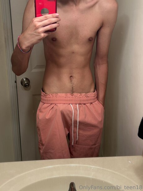 Naakte gelekte OnlyFans-foto van Bi Kingy