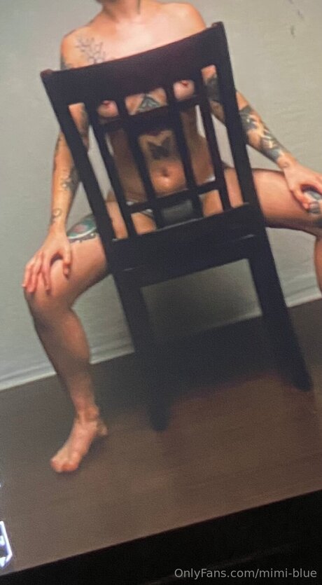 Naakte gelekte OnlyFans-foto van Mimi Blue