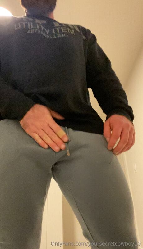 Naakte gelekte OnlyFans-foto van Yoursecretcowboy10