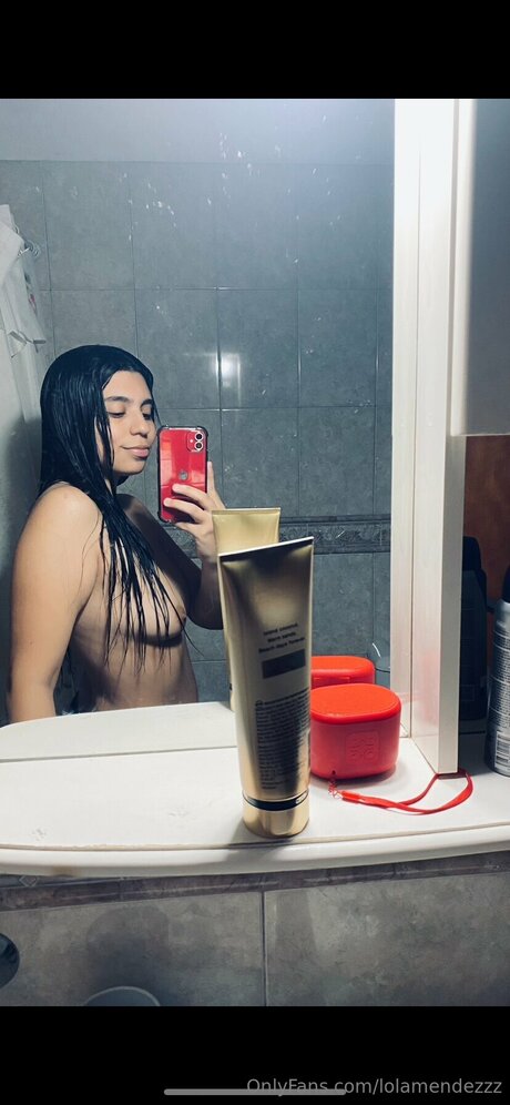 Naakte gelekte OnlyFans-foto van Lolamendezzz