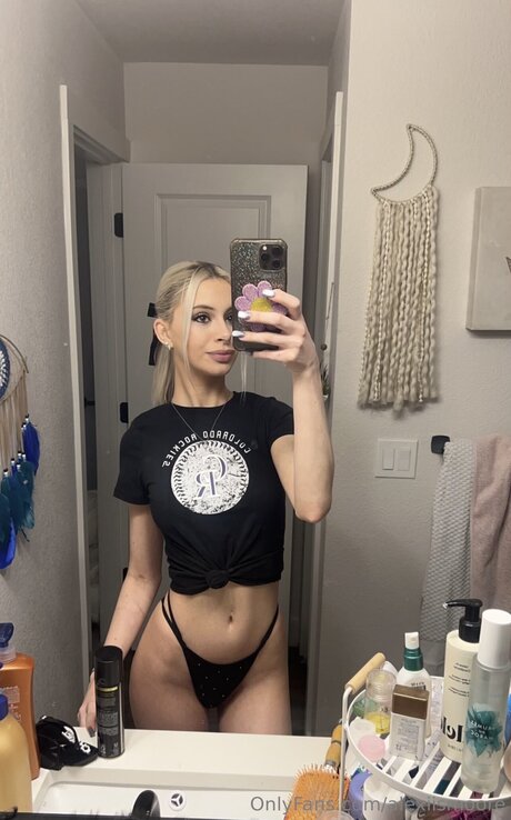 Naakte gelekte OnlyFans-foto van Alexiismoore