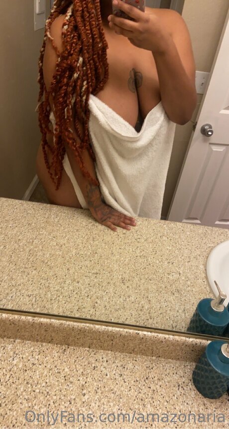 Naakte gelekte OnlyFans-foto van Amazonariaxxx