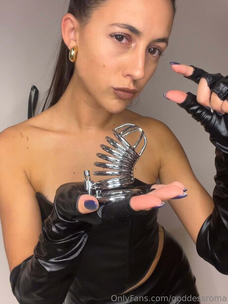 Naakte gelekte OnlyFans-foto van Goddessroma
