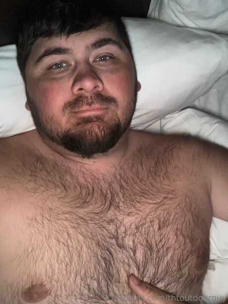 Naakte gelekte OnlyFans-foto van Thtoutdoorguy