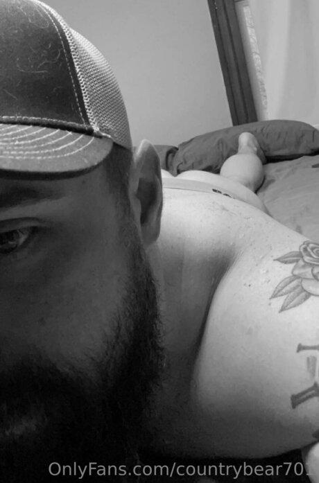 Naakte gelekte OnlyFans-foto van Countrybear701