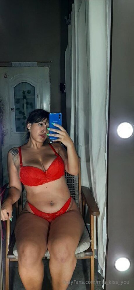 Naakte gelekte OnlyFans-foto van Mia Kiss You
